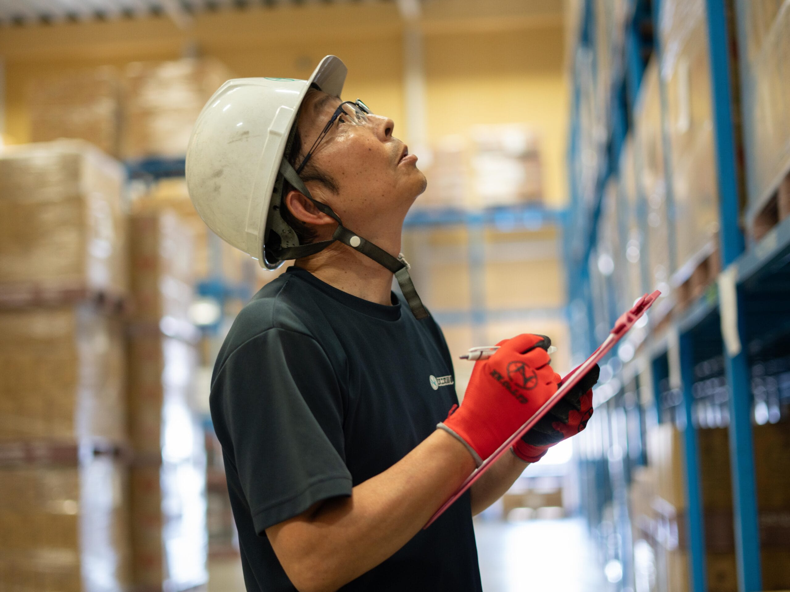 運送業者のピッキングスタッフ〈平出物流センター〉
